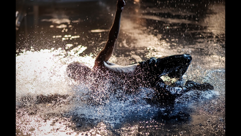 Шоу под дождем театр танца "искушение"