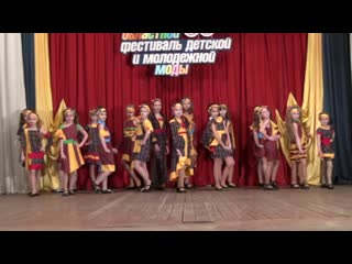 Школьницы модницы