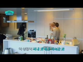 The way jungkook just came and froze and then went away after seeing themshsjsjs ( 720 x 1280 ) mp4