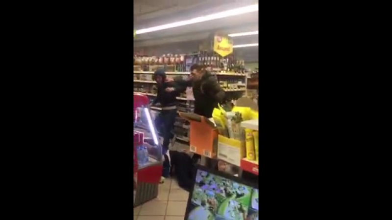 Махач porn video – Знатный махач алкашей в магазине пятерочка