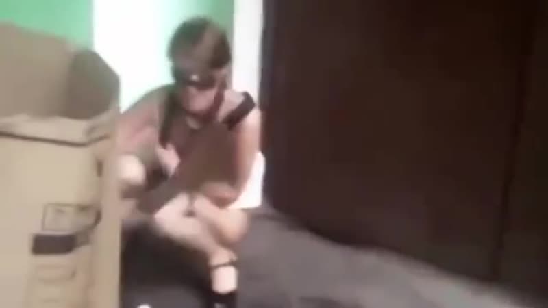 Пьяная деа, 0 стеснения!! ссыт и не краснеет