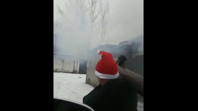 Запускают фейерверк