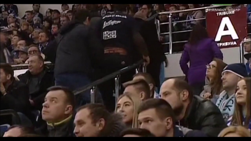 Болельщики уходят после четвертой шайбы «локомотива»