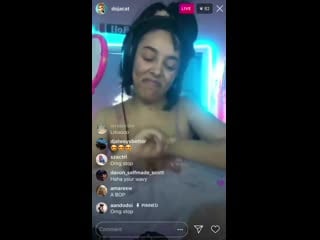 @dojacat wrong queen (boobs)