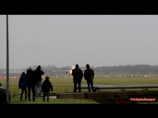 Storm schiphol touch and go around a320 by swiss 20 11 2016