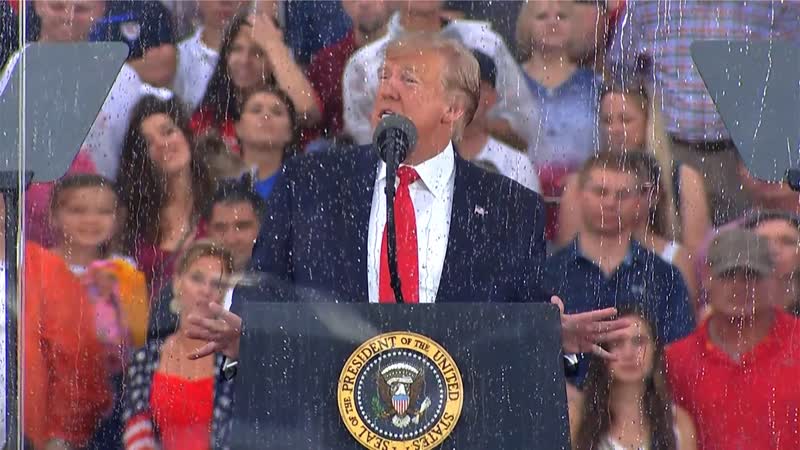 Соцсети смеются над трампом