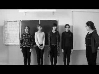 Девочки поздравляют