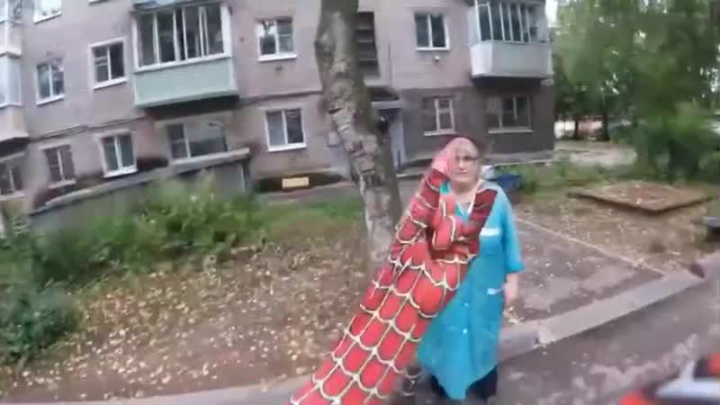 Он в неё паутину метнул походу