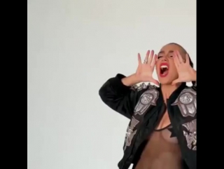 Пупки девушек из группы серебро 5