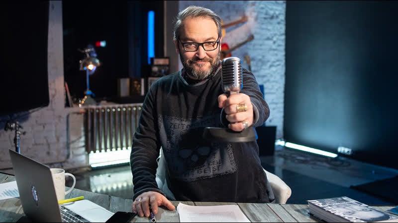 Что смотреть на новогодних праздниках? интервью с авторами двух крутых фильмов и двух сериалов