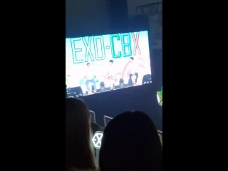 180805 cbx and exo ls singing happy birthday song for exo ls