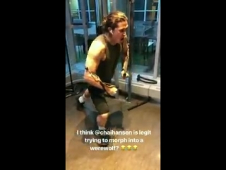 Wow, @ch8i is really getting into his workout tonight shadowhunters via @joshuahorvath ig