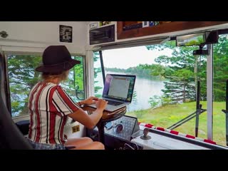 [posnavatel tv] все улыбались, когда семья купила старый автобус но спустя 18 года были очень удивлены