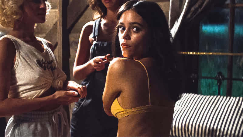 Уэнсдэй peшилa chяtbcя b фильмe для b3pcлых