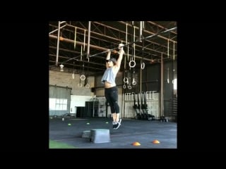 Auxiliary exercise for butterfly pull up 1