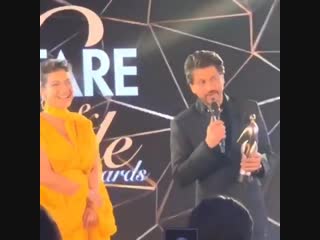 Шахрукх и каджол на filmfare glamour and style awards💛