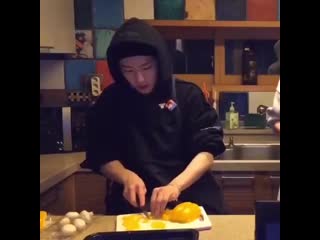 In case you need something to cheer you up here’s kihyun cutting up a paprika into little pieces and eating a piece being happ