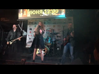 Vladlena & rock croup «наши люди»“lithium”(cover “evanescence”) in rock club “money&honey”