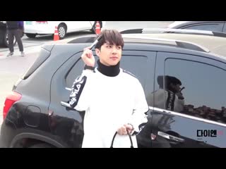 [fancam] 190301 vixx ken on the way to musical 'jack the ripper' (what's in my bag)