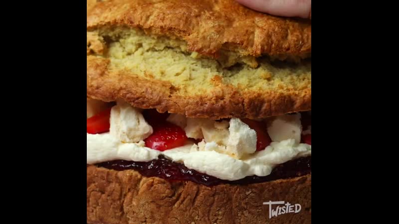 Eton mess scone cake, сезонное пирожное eton mess