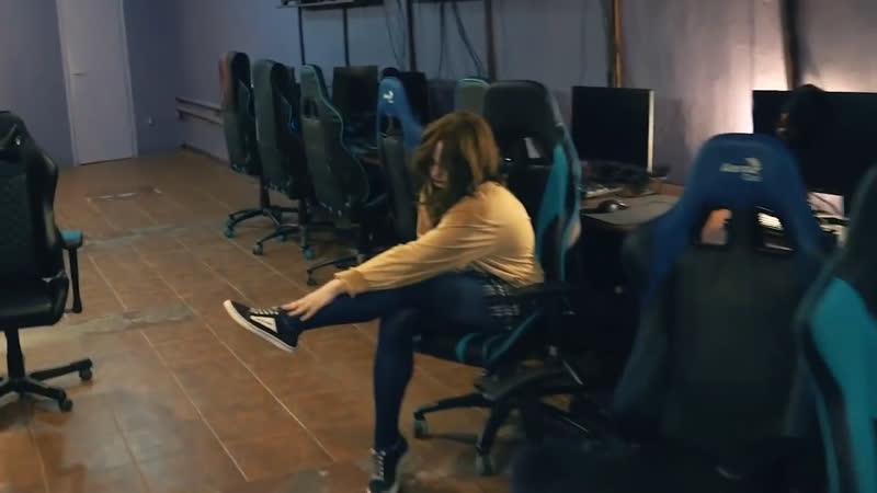 Парень в женском образе фрагмент из фильма "ваномас арена терпения"