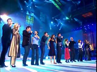 Les enfoirés | 2001 | alizée, michèle laroque, zazie, lara fabian, roch voisine, johnny hallyday, patrick bruel, obispo, lavoine