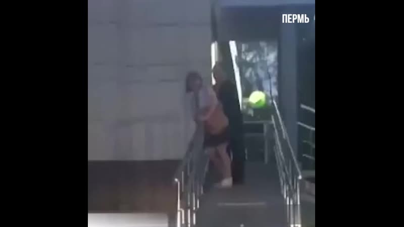 Секс без палева у отделения сбербанка (720p) mp4