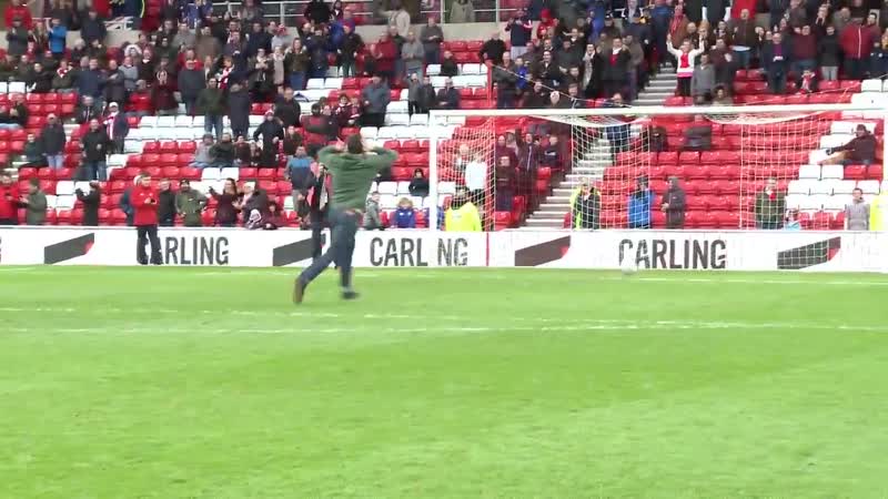 These plymouth fans enjoyed themselves at half time 😂