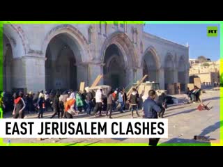 Dozens injured in clashes between palestinians and israeli police