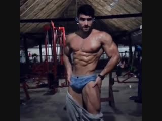 Athlete bodybuilder alexander rendon flexing (colombia)