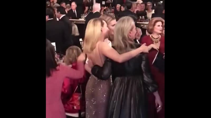 Мерил стрип обнимается с сиршей ронан