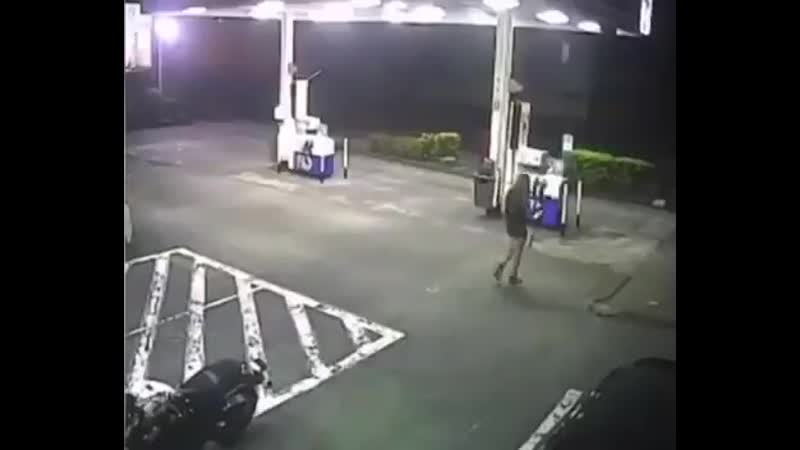 Трансгендер с топором атаковал покупателей тц в сиднее