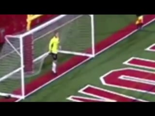 Футболист затролил самоуверенного вратаря