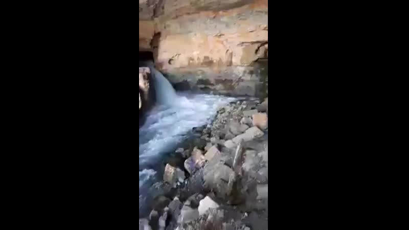 Из за обрушившихся на сирию дождей и наводнений после 25 лет засухи внезапно ожил исторически известный ручей афака около города
