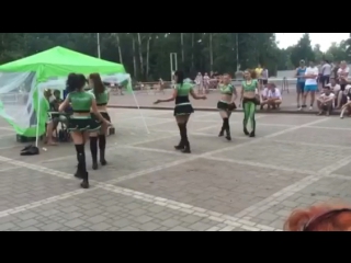 Alphard girls qveesteps twerk