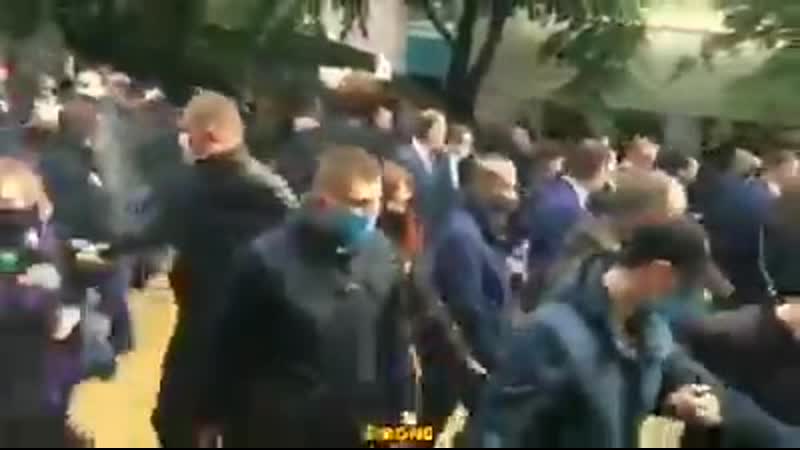 Судячи з кількості охоронців, зеленський відвідав лігво ворога, а не хмельницький