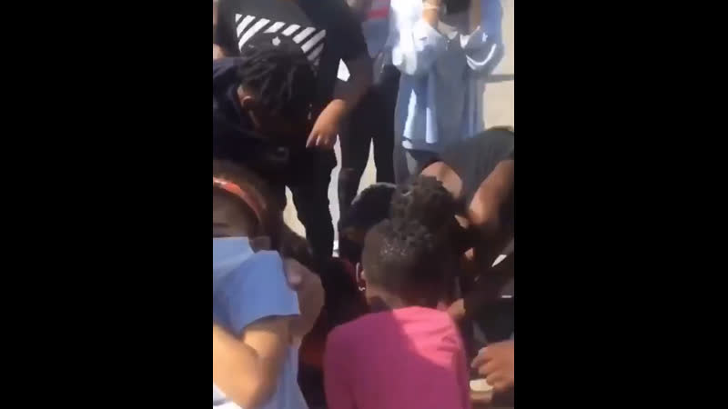 Иммигранты пытаются выдовить жалость у греков