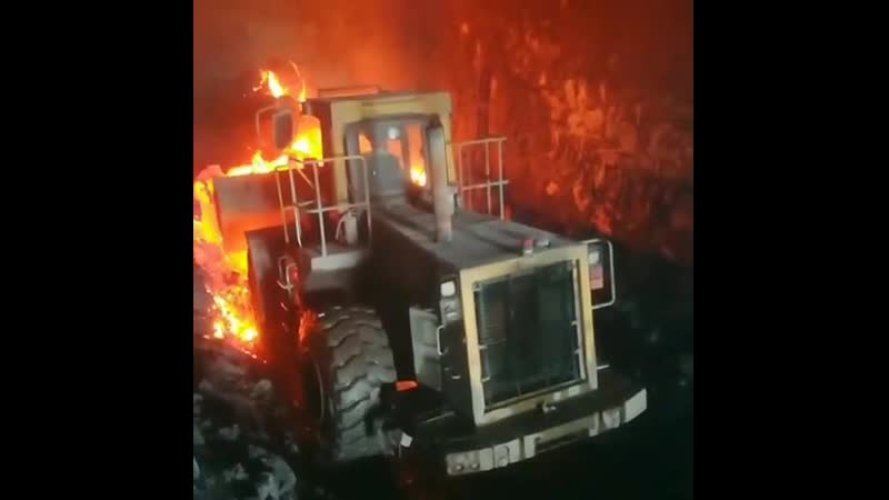 Выемка раскаленного шлака