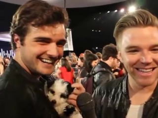 Beau mirchoff and brett davern of awkward at 2015 vmas red carpet