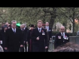 Video princeharry and meghanmarkle at wellington arch anzacday