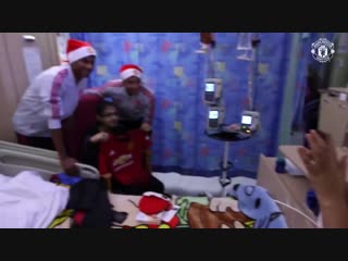 Heart warming scenes on our annual mufcxmas hospital visits ️