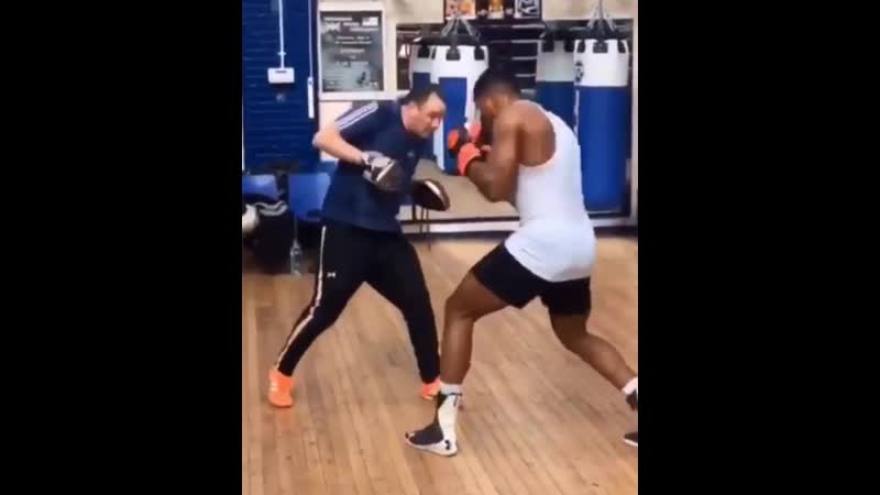 🎬энтони джошуа продолжает свою подготоу к бою с миллером🥊