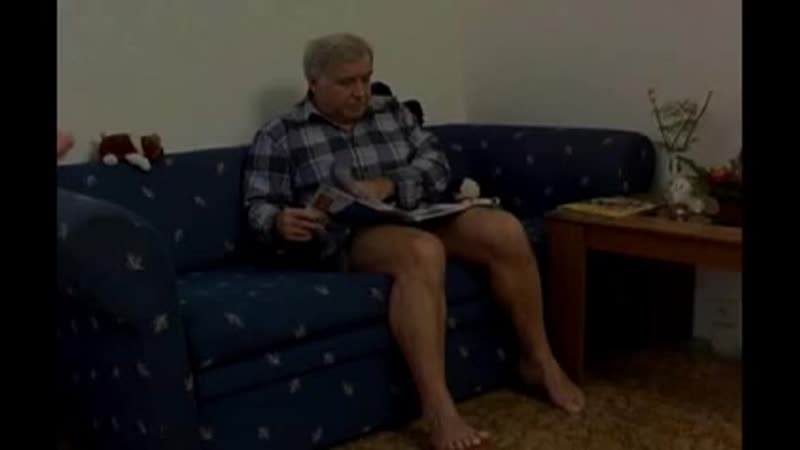 Похотливый старичок,в зад его ебёт внучок