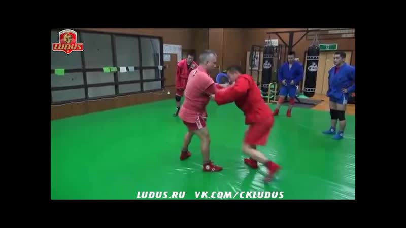 Японское самбо два варианта выхода на рычаг локтя со стойки запрыгиванием (висячка) и ножницы