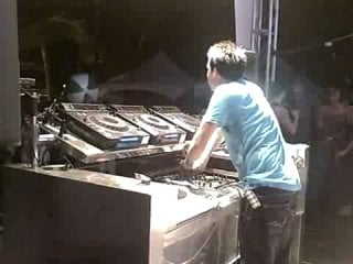 Laidback luke avoids beachball disaster