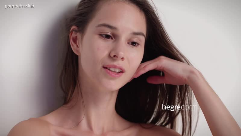 Leona mia fazendo todas as poses