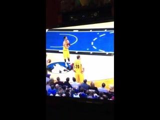 Front row fan touching mozgov!