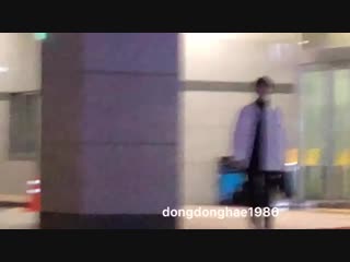 181023 sweet angel hyukjae asking fans to go home safely ps faster get well from your cold hyukjae oppa @allrisesilver hyukjae e