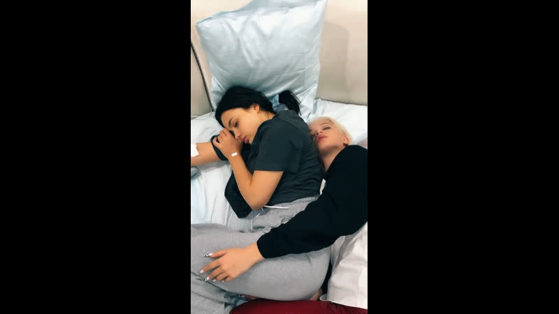 Юля гаврилина поддерживает валю карнавал