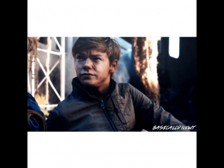 Jojen reed vs newt thomas brodie sangster